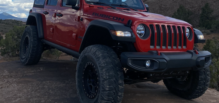 Jeep rental moab - red jeep wrangler